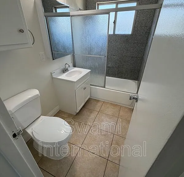 2804 W El Segundo Blvd #12 — Photo 4