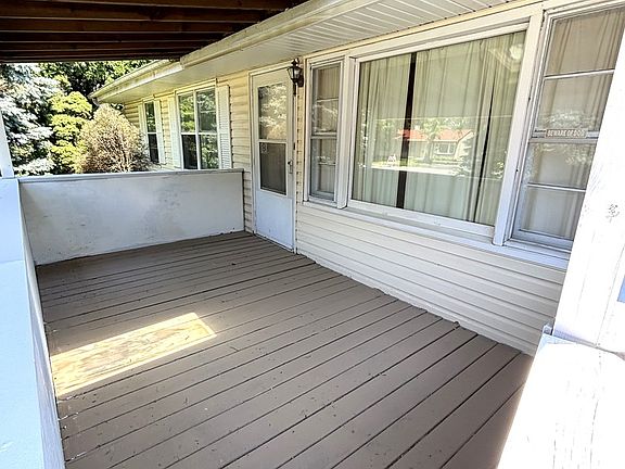 2nd image of 2258 Brentwood Ave