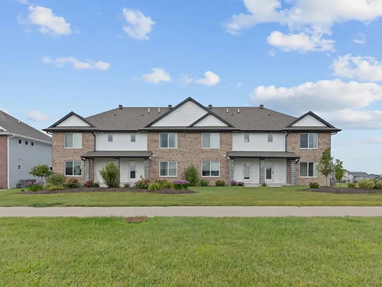 1220 Ronald Way — Photo 1