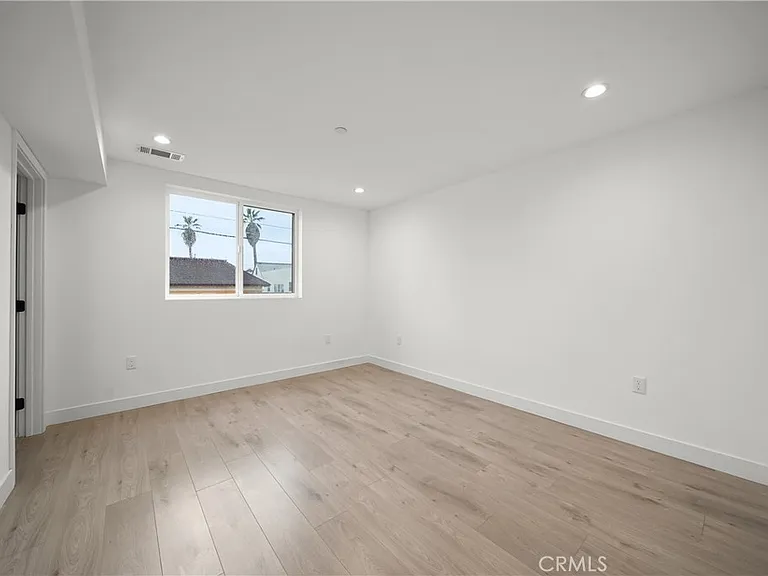 169 S Hoover St — Photo 15