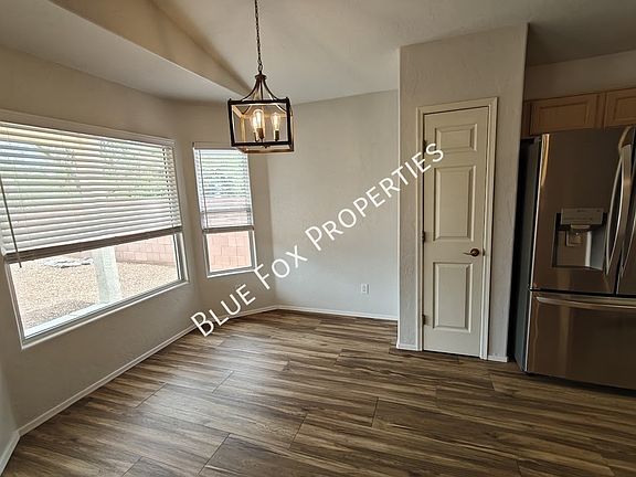 5th image of 710 W Calle Alta Loma