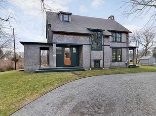67 Fairway Dr, Narragansett, RI 02882