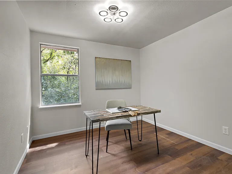 212 Creek Cove Dr — Photo 16