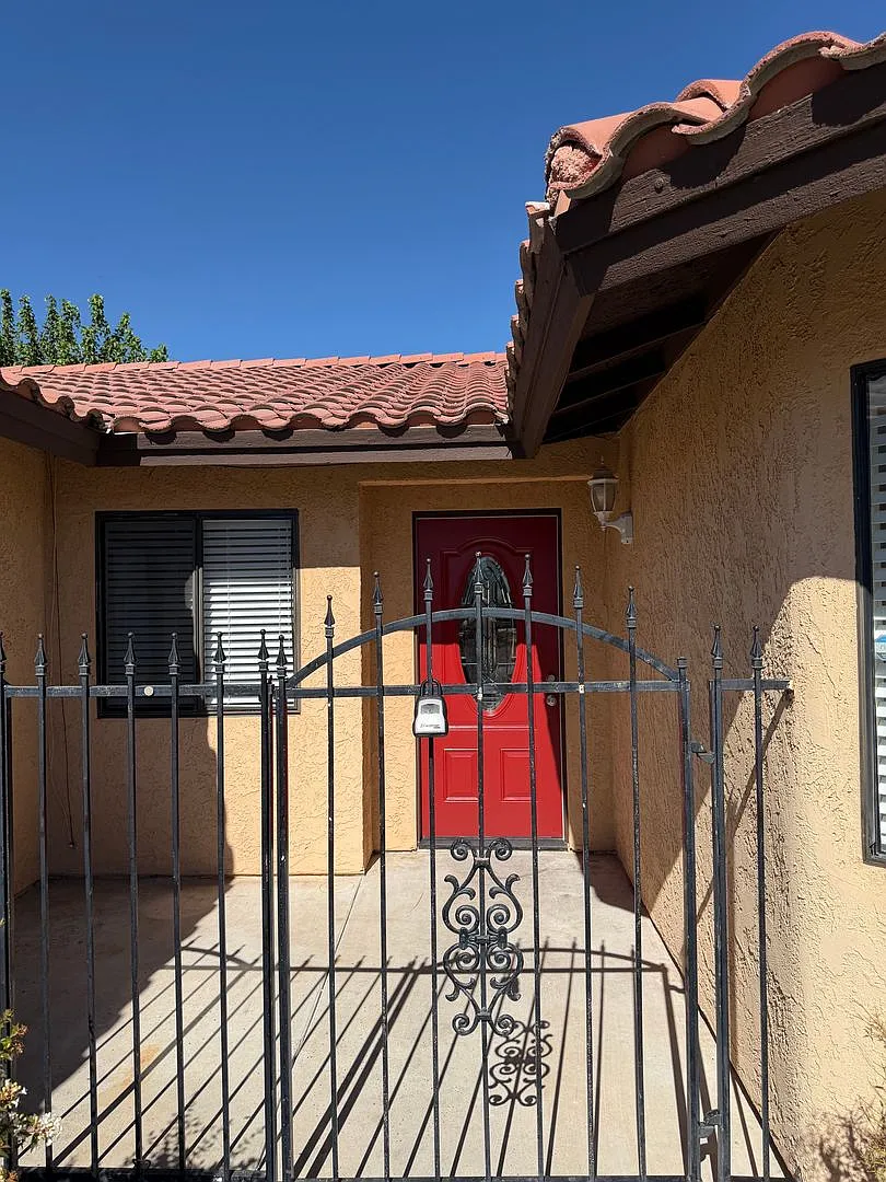 3 Bedroom in the community of Silver Lakes — Photo 2