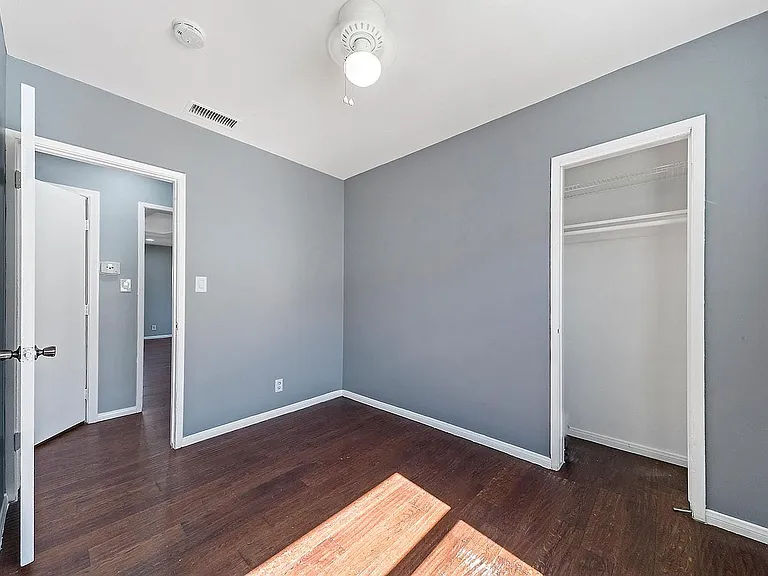 15517 Thornlake Ave — Photo 3