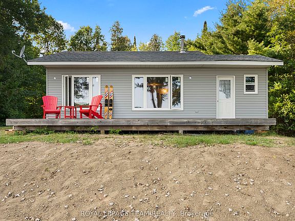 3rd image of 1274 Lower Craigmont Rd