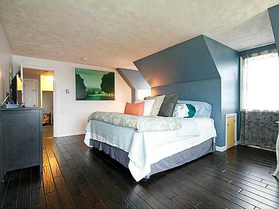 3rd image of 125 Sea Meadow Dr