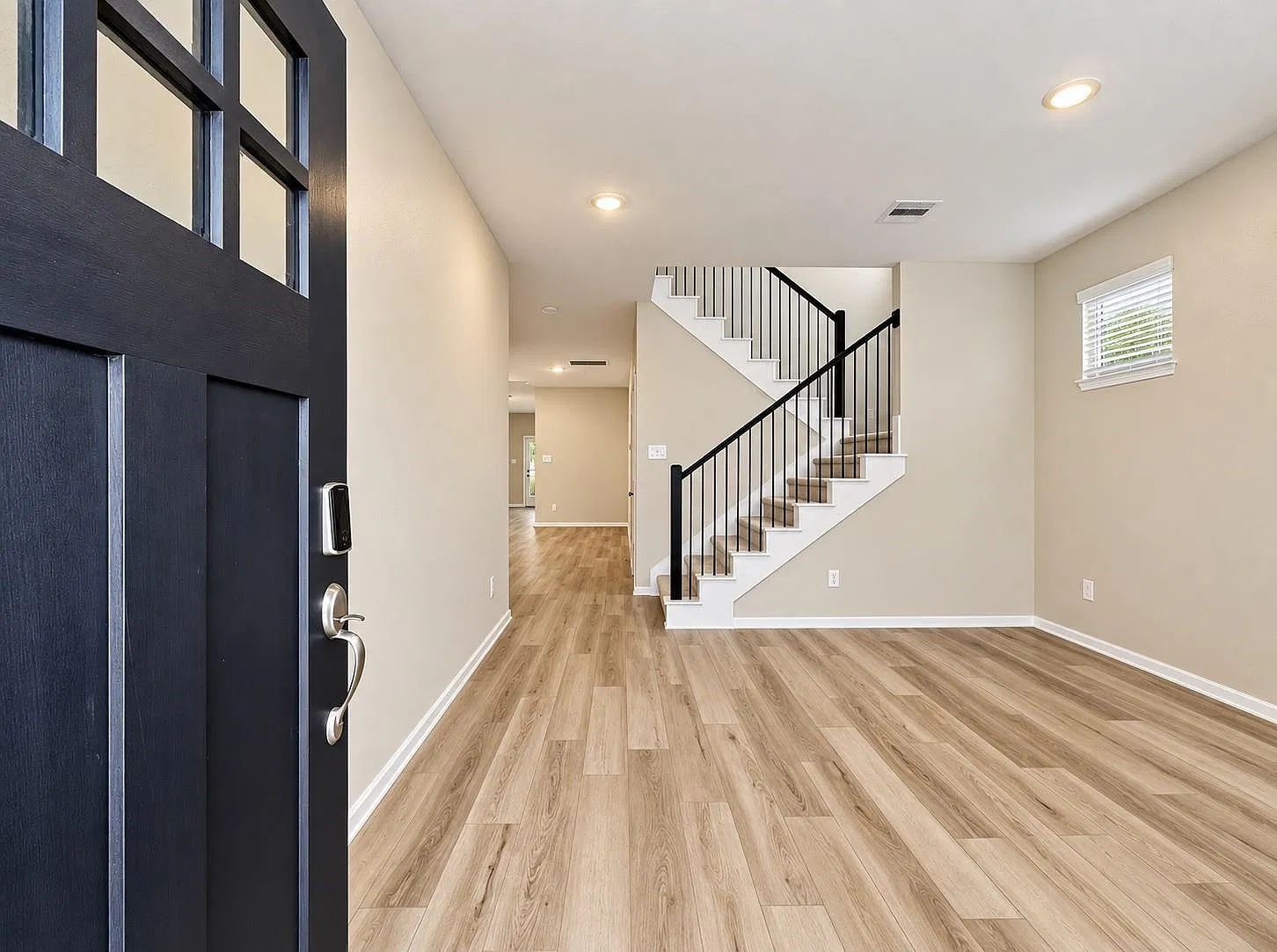 4 bed, 3.5 bath, 2764 sqft, $2,600 — Photo 4