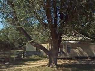 609 N Bloomville Rd, Hutchinson, KS 67501