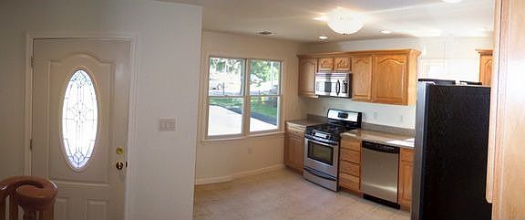Foyer/Kitchen
