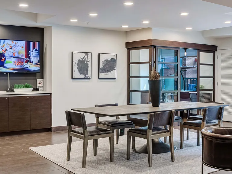 Schedule meetings or relax and unwind in our thoughtfully redesigned resident lounge