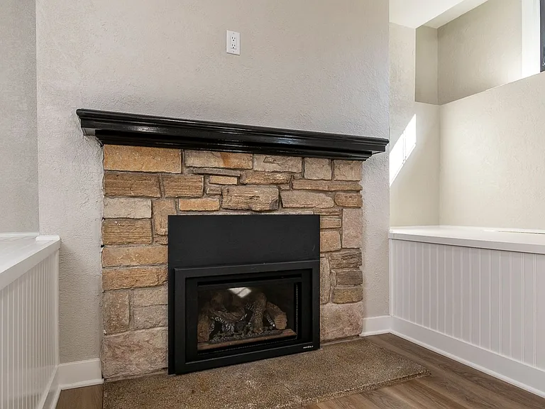 822 W Lakeside St — Photo 13