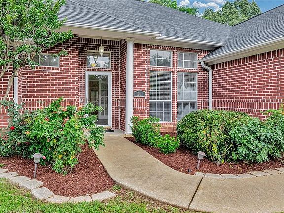 5th image of 301 Whitehouse Oaks St