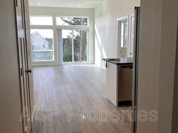 4th image of 1166 E Grover St #3