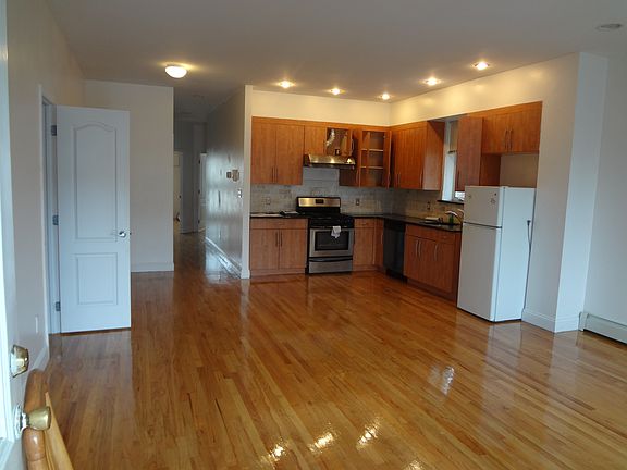 3rd image of 113 Bay 32 St #2A