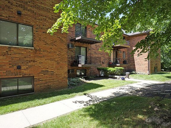 2nd image of 6 Camelot Ct APT 23