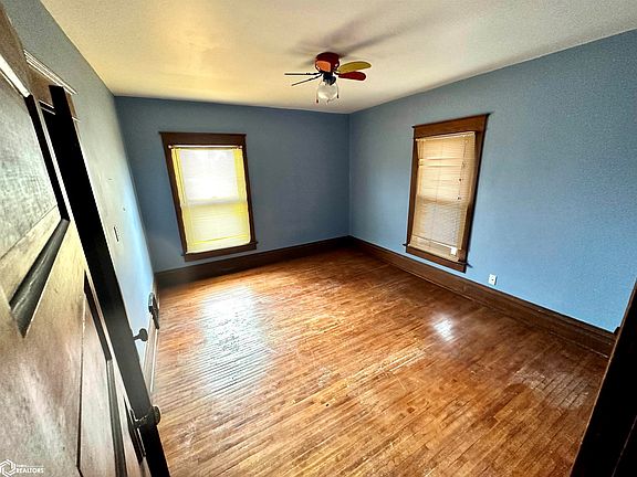 4th image of 1533 Summer St
