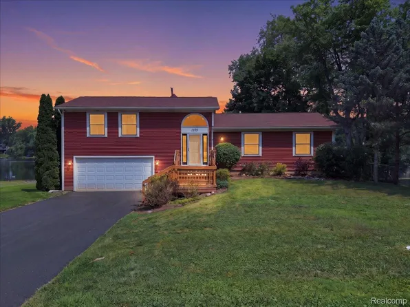 1255 Paul Blvd, Lake Orion, MI 48362