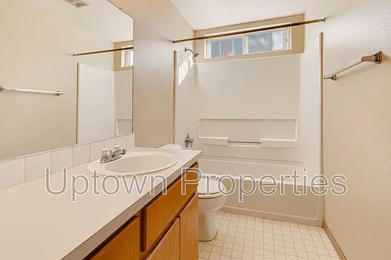 3 bed, 2.5 bath, 1125 sqft, $2,295 — Photo 4