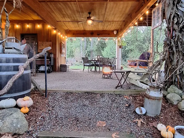 13663 W Raven Ln, Bremerton, WA 98312