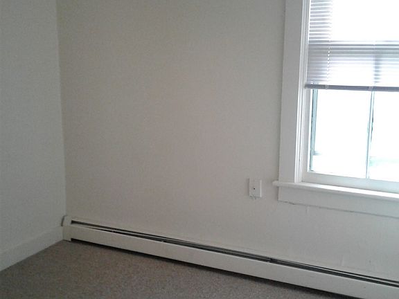 4th image of 9 Fairview Ave