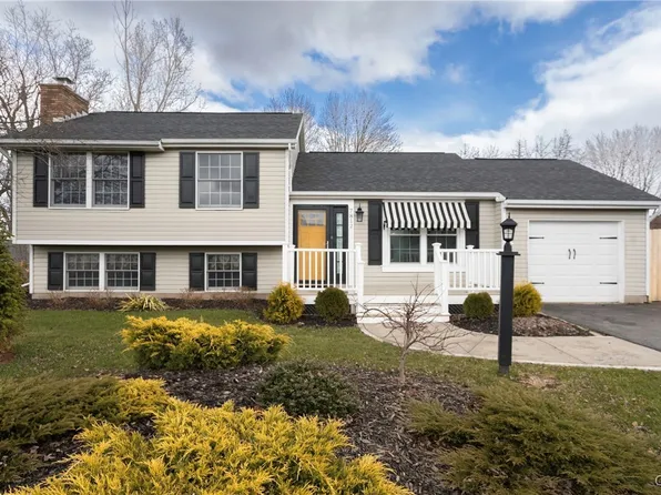 7812 Anadale Ln, Liverpool, NY 13090