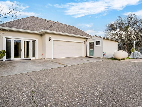 4th image of 3815 Lakeview Dr
