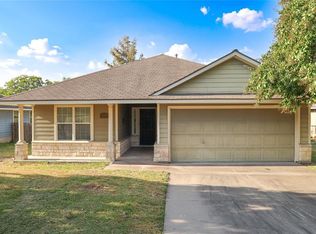 103 Duprie Dr, Brenham, TX 77833