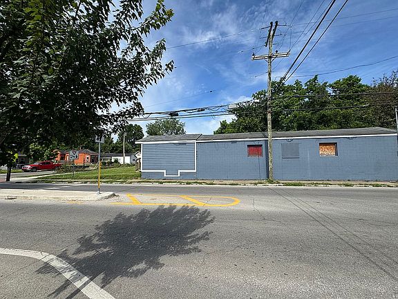 3rd image of 2601 W Kentucky St