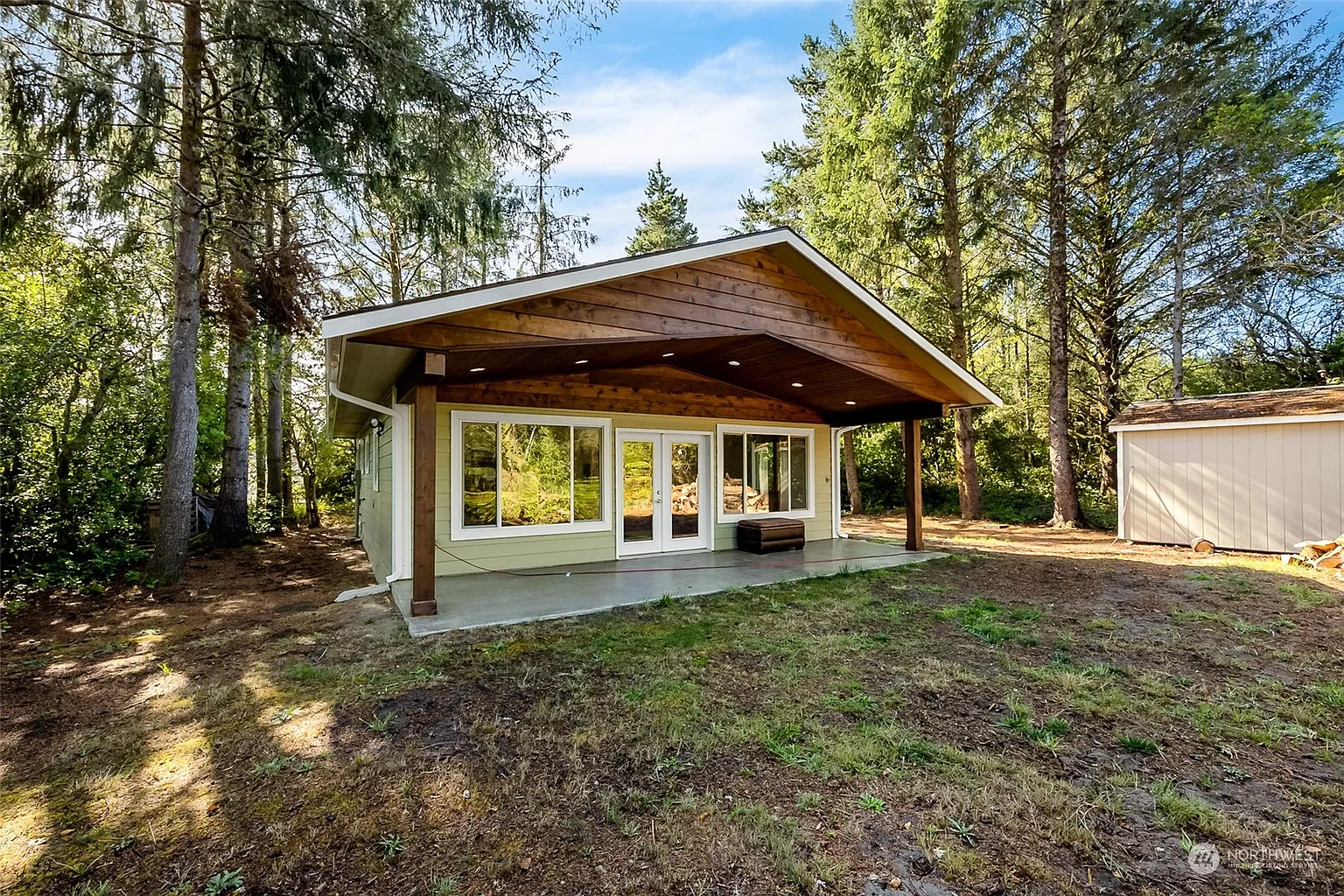 132 Polaris Boulevard SW photo 1