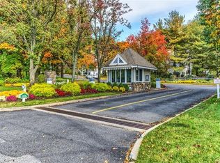 22 Tall Tulip Ln, Yonkers, NY 10710
