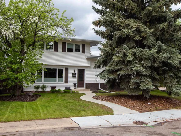 4128 125th St NW, Edmonton, AB T6J 2A3