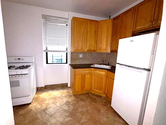4th image of 2116 35th St APT 1G