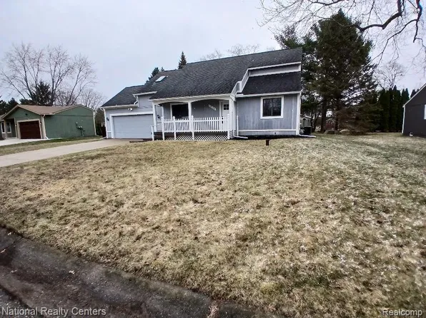 3180 Jennella Dr, Commerce Township, MI 48390