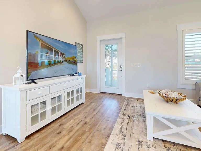 325 Governor Dr — Photo 19