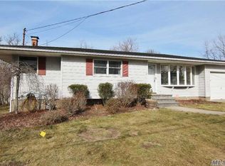11 Jefferson Ave, Centereach, NY 11720