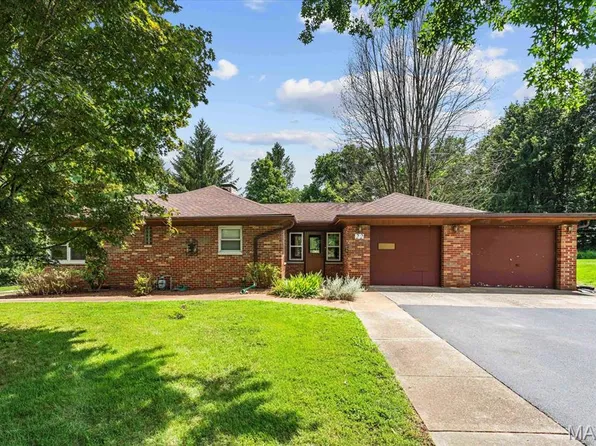 22 Kingsbury Dr, Swansea, IL 62226