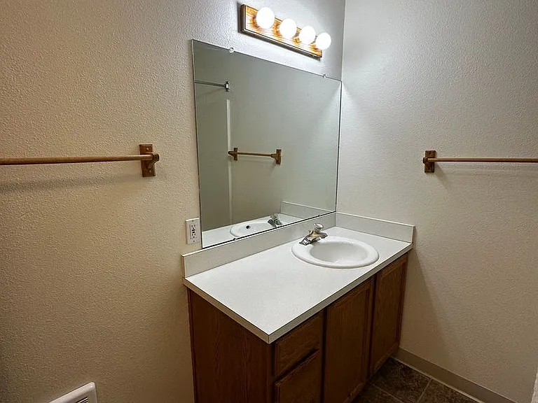 3113 NE Flintlock Pl — Photo 23
