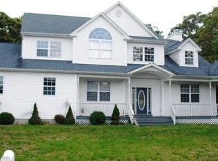 7 Harbor Side Ct, East Patchogue, NY 11772