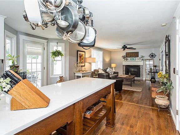 3rd image of 6290 Farmview Ln