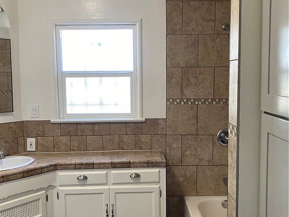5th image of 302 W 107th St