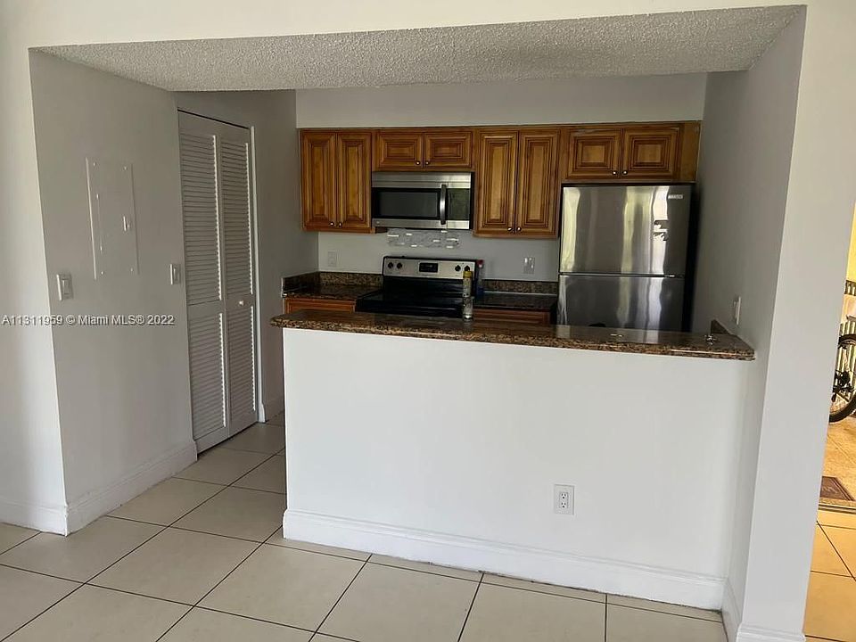 1st image of 1241 SW 46th Ave APT 1006