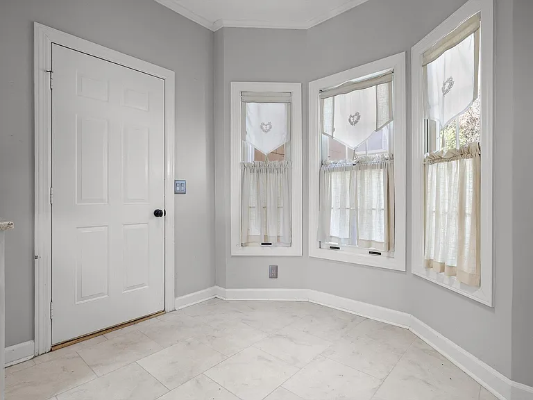 565 Winterview Ln — Photo 23