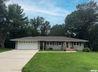 18 Holly Ln, Bartonville, IL 61607
