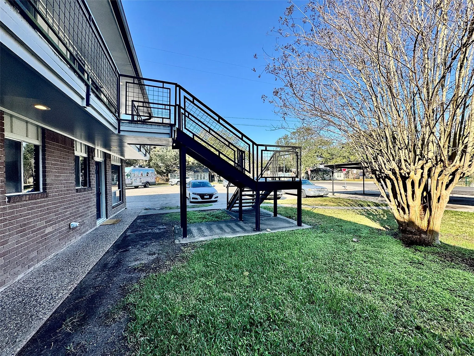 1 bed, 1.0 bath, $1,050 — Photo 1