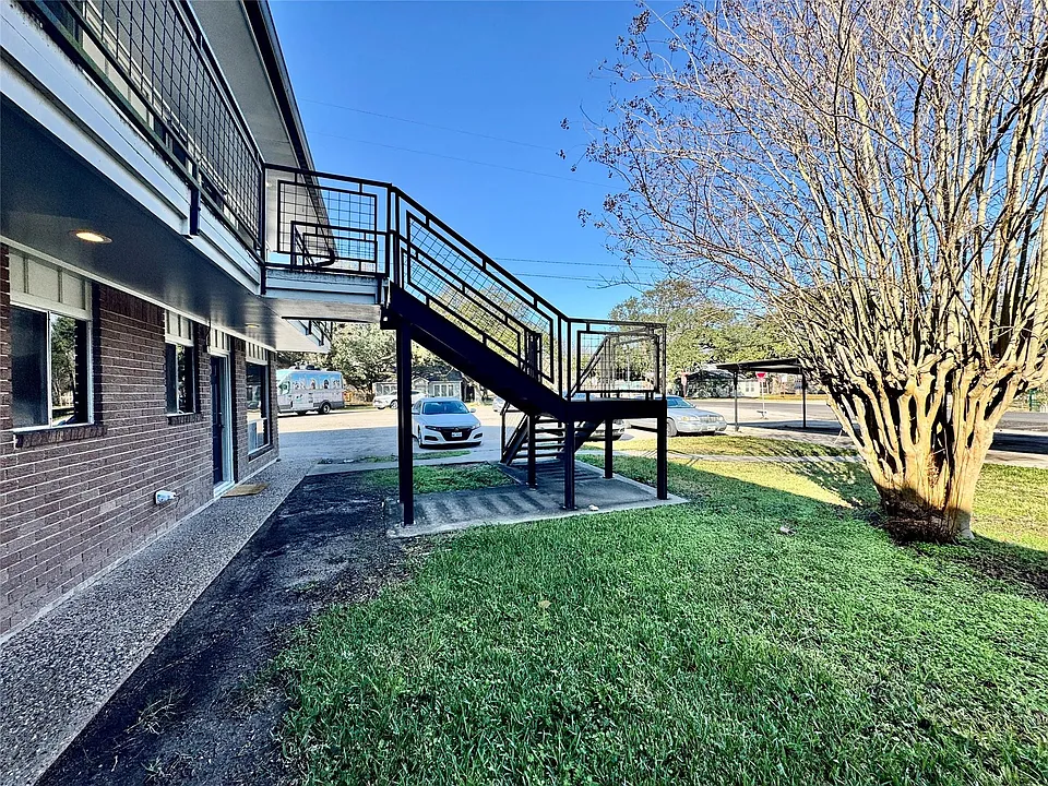 2201 N Grand Blvd #11