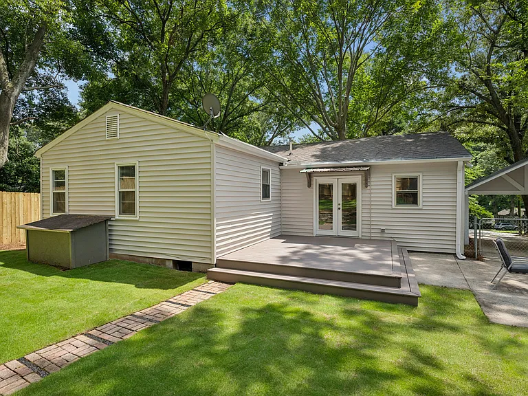 592 Scott Cir — Photo 23