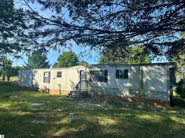 5123 Mobile Trl W, Traverse City, MI 49685