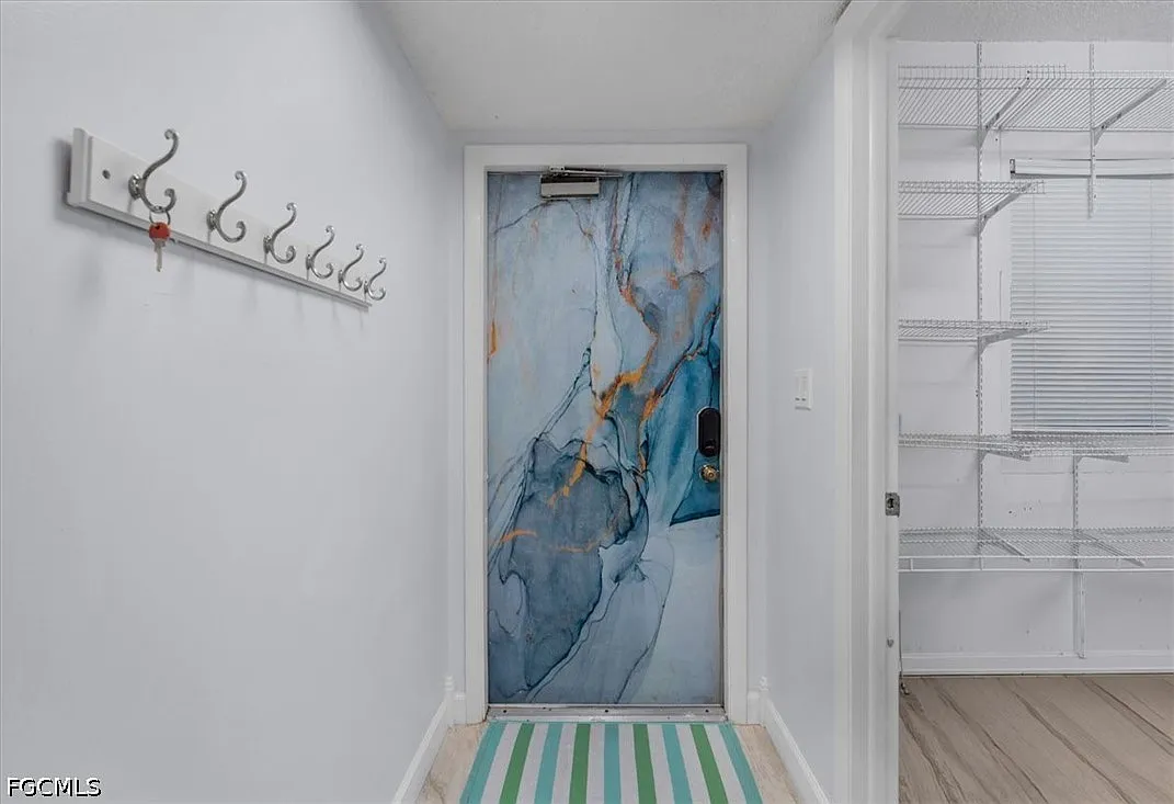 2 bed, 2.0 bath, 1266 sqft, $4,500 — Photo 4