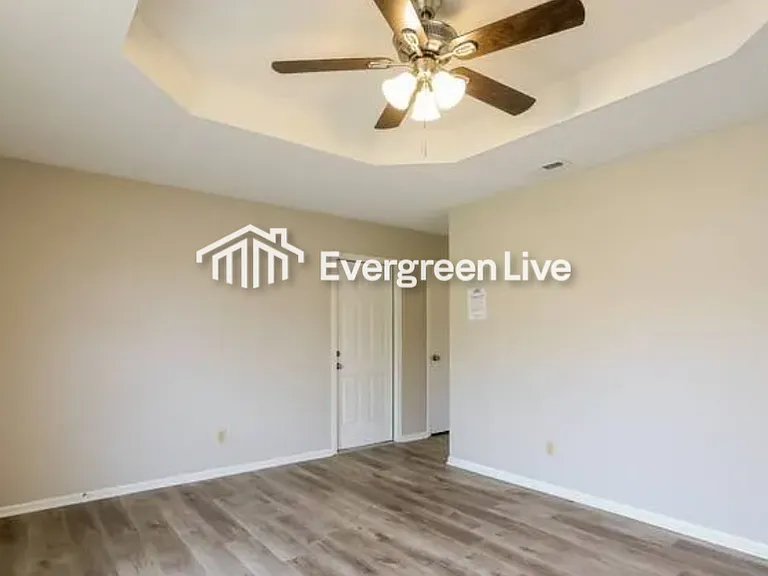 902 Johnson Cir — Photo 4
